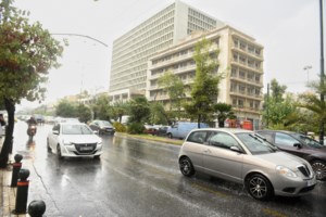 Έρχονται νέες ισχυρές μπόρες στην Αττική το Σάββατο- "Σε δύο κύματα" προειδοποιεί ο Κολυδάς - εικόνα 6