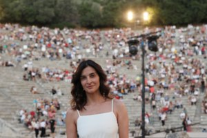 Γη της Ελιάς: Χαμός στα social media για το λεσβιακό φιλί ανάμεσα σε "Αλκμήνη" και "Αντωνία" - εικόνα 2