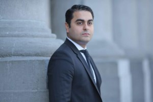 Την αποπομπή του Ορέστη Ομράν από το ευρωψηφοδέλτιο της ΝΔ ζητά ο ΣΥΡΙΖΑ - "Καταδικασμένος αμετάκλητα για λογοκλοπή"