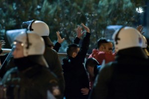 Ρέντης: "Μας είπαν ότι θα επιτεθούμε στους αστυνομικούς" - Τα πρώτα λόγια του 18χρονου που ομολόγησε για τη φωτοβολίδα - εικόνα 3