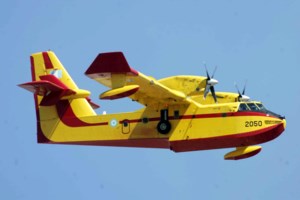 Φωτιά στην Κερατέα: Καλύτερη η εικόνα από το μέτωπο - Αισιοδοξία στην Πυροσβεστική πως θα οριοθετήσει την πυρκαγιά