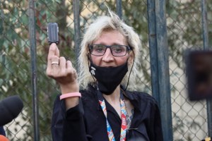 Κολωνός: Τέσσερις συλλήψεις στον οίκο ανοχής που πήγαινε την 12χρονη ο 53χρονος, σύμφωνα με καταγγελία της προέδρου ιερόδουλων