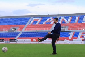 Το σχολείο στην Πλάκα που "ενώνει" ΣΥΡΙΖΑ - ΠΑΣΟΚ: Ανδρουλάκης - Μπαζιάνα μαζί στη σχολική γιορτή