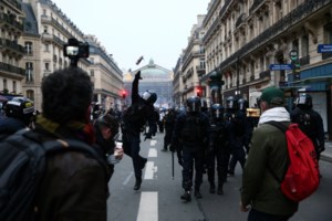 Χάος στις συγκοινωνίες στη Γερμανία: 24ωρη απεργία σε σιδηροδρόμους, αεροδρόμια, λιμάνια και αυτοκινητοδρόμους - εικόνα 2