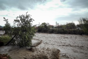 Κακοκαιρία Ιανός: Εντοπίστηκε το αυτοκίνητο της 40χρονης αγνοούμενης στην Καρδίτσα, όχι όμως η ίδια