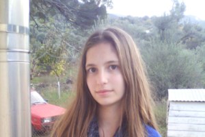 Κομοτηνή: Θρήνος για την 22χρονη Γεωργία - Άφησαν λουλούδια στο σημείο που ξεψύχησε στο ΤΕΦΑΑ