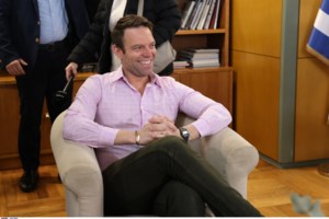 Κέρκυρα: Ρεσιτάλ ομοφοβίας και χυδαιότητας - Έκαναν καρνάβαλο τον Κασσελάκη με κραγιόν και γυναικεία εσώρουχα - εικόνα 5