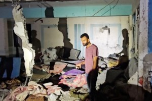 Φωτογραφίες ντοκουμέντα από την ισραηλινή επίθεση σε σχολείο του ΟΗΕ στη Γάζα - Δεκάδες τα θύματα - εικόνα 4