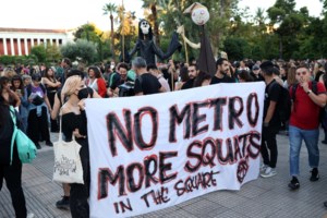 Επεισόδια στα Εξάρχεια: Συνελήφθη ένας 17χρονος - Τραυματίστηκε ένας αστυνομικός