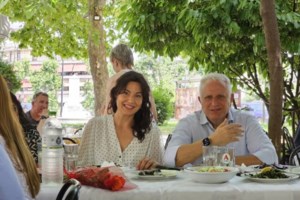 Διπλή γιορτή για τον Γιάννη Ραγκούση: Οι ευχές της βουλευτίνας συντρόφου του - "Να ζούμε και να αντέχουμε" [εικόνα] - εικόνα 2