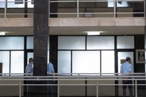 Οργή για τον γιατρό με τις επεμβάσεις γαστρικού δακτυλίου: Καταδικάστηκε δύο φορές για θανάτους ασθενών και χειρουργεί ακόμα - εικόνα 2