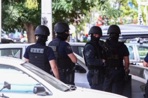 Συνελήφθη αστυνομικός για διακίνηση ναρκωτικών και εκβιασμούς [εικόνα - βίντεο]