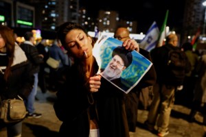 Ιράν: Γιατί ο Τραμπ διστάζει να... πατήσει το κουμπί και να χτυπήσει παρά τους χιλιάδες νεκρούς - εικόνα 6