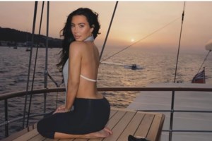 Σε ελληνικό "παράδεισο" κάνει διακοπές η Κάιλι Τζένερ μαζί με την Ελληνίδα κολλητή της