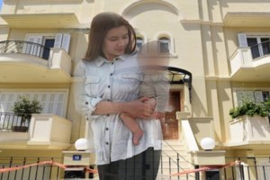 Η βάφτιση της μικρής Λυδίας: Η λιτή μπομπονιέρα και το πέτρινο εκκλησάκι με τον κήπο [Εικόνες - Βίντεο] - εικόνα 6