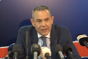 Πάνος Καμμένος: Ποζάρει όλο καμάρι δίπλα στον καταδρομέα γιό του