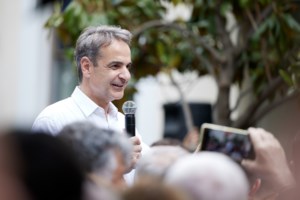 Μητσοτάκης: Το απρόοπτο με παράπονα πολίτη σε καφέ του Πύργου και η αντίδραση του πρωθυπουργού [βίντεο]