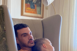 ﻿Παντελής Τουτουντζής: Μας έδιωξαν από μαγαζί, επειδή με πήρε αγκαλιά ο σύζυγός μου