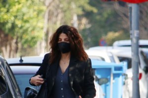 Πόπη Τσαπανίδου: "Εδώ βλέπετε την 18χρονη Πόπη. Ένα κορίτσι τραυματισμένο στα βάθη της ύπαρξης του" - εικόνα 2