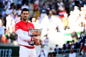 "Άδειασμα" σε Τζόκοβιτς από Σέρβο γιατρό: "Γνώριζε ότι είναι θετικός στον κορονοϊό από τις 16 Δεκεμβρίου"