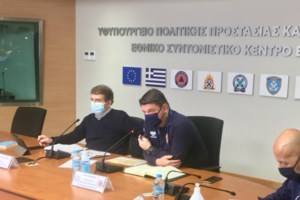 Θεσσαλονίκη: Τεράστιες ουρές αναμονής στα σούπερ μάρκετ - Αδιεασαν τα  ράφια ενόψει της "Μήδειας" [Εικόνες] - εικόνα 3