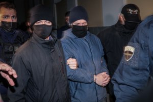 Δημήτρης Λιγνάδης: Η στιγμή της άφιξης στις φυλακές Τρίπολης - Σε απομόνωση ο σκηνοθέτης - εικόνα 4