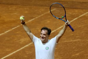 Καταγγέλλουν τη γυμνάστρια του Άδωνι Γεωργιάδη ότι δεν έχει πτυχίο - Πολιτικό θέμα η γυμναστική του υπουργού [βίντεο] - εικόνα 5