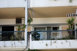 Τραγωδία στη Λαμία: 70χρονος βρέθηκε νεκρός στον καναπέ - Η δυσοσμία έκανε γειτόνισσα να ειδοποιήσει την Αστυνομία