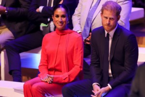 Tο άνετο και φωτεινό σαλόνι της βασίλισσας: Τα φλοράλ, το χρώμα της μέντας και οι αριστοκρατικές λεπτομέρειες - εικόνα 18