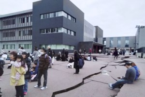 Θαύμα στα συντρίμμια: 90χρονη ανασύρθηκε ζωντανή, έξι μέρες μετά τον φονικό σεισμό στην Ιαπωνία - εικόνα 2