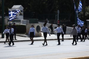25η Μαρτίου: 230 σχολεία στη μαθητική παρέλαση της Αθήνας - Πλήθος κόσμου έδωσε το παρών [εικόνες] - εικόνα 11