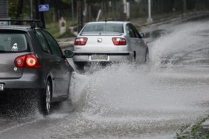 Ξεκίνησε η "κακοκαιρία εξπρές" και στην Αθήνα με έντονη βροχή - Πόσο θα διαρκέσει, που θα επικρατήσουν έντονα φαινόμενα
