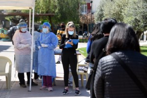 Κορονομάζωξη με 11 άτομα σε οικοδομή στην Κοζάνη – Πρόστιμο 3.000 ευρώ σε διοργανωτή