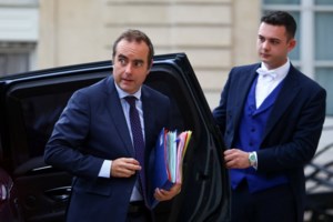 Η Γαλλία σε πολιτική κρίση: Πέφτει η κυβέρνηση Μπαϊρού - Το δίλημμα του Μακρόν - εικόνα 2