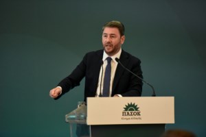 "Σας ευχαριστώ για τις μεγάλες θυσίες που κάνατε": Η συγκινητική αναφορά Ανδρουλάκη στις έγκυες υποψήφιες του ΠΑΣΟΚ