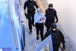 Επίθεση με βιτριόλι: Δύο φίλοι της Εφης Κακαράντζουλα θα καταθέσουν στο δικαστήριο - Τι γνώριζαν για τις κινήσεις της - εικόνα 2