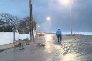 Κακοκαιρία Bora – Θεσσαλονίκη: Γυναίκα εγκλωβίστηκε σε πλημμυρισμένο τούνελ, την διέσωσαν ΟΠΚΕ