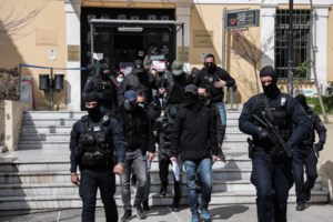 Θεσσαλονίκη - Σοκαριστικό ντοκουμέντο: Καρέ-καρέ η απαγωγή 44χρονης λογίστριας έξω από την εταιρεία που δουλεύει