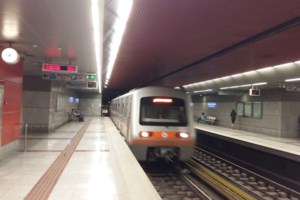 Καταργούνται σταδιακά τα τρόλεϊ - Από 13 Σεπτεμβρίου η 24ωρη λειτουργία του μετρό κάθε Σάββατο