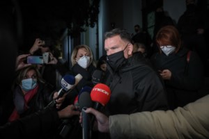 Στα δικαστήρια Θεσσαλονίκης ο πατέρας και οι φίλοι του Άλκη [εικόνες] - εικόνα 3