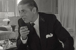 Σπάνιο κλικ: Η Μαρία Κάλλας ανταλλάσσει χειραψία με τον τέως βασιλιά Κωνσταντίνο, στο Ηρώδειο - Λάμψη άλλης εποχής