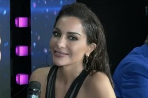 Ζέτα Δούκα: Σε χριστουγεννιάτικο mood με την οικογένειά της - Το βίντεο με τον στολισμό του δέντρου στο σαλόνι