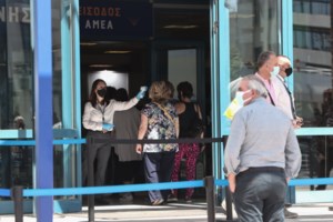 Ανώτερος κυβερνητικός αξιωματούχος: Φοβάμαι τον Οκτώβριο τι θα γίνει με την πανδημία