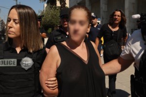 Αγία Παρασκευή: "Δεν ξέρω τι μου λέτε", αρνείται τα πάντα η 43χρονη - Οι αναρτήσεις, τα δίδυμα και το χρέος 50.000 ευρώ - εικόνα 3