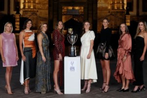 WTA Finals: Ασύλληπτη Σάκκαρη, 2-0 την Σβιόντεκ