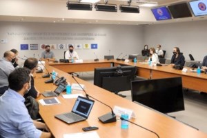 Κορονοϊός - Ηλιούπολη: Χαμός με κόσμο και καπνογόνα σε γήπεδο - Οπαδοί έσπασαν το πρωτόκολλο και γέμισαν τις εξέδρες - εικόνα 2