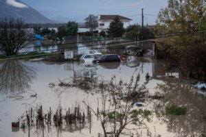 Πιερία: Θρήνος στην κηδεία της παιδιάτρου που παρασύρθηκε από φουσκωμένο ρέμα - εικόνα 4