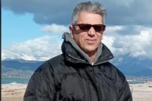 Μακελειό στην Ανδραβίδα: Στα δικαστήρια ο δράστης - Με κουκούλα, μάσκα και σκυμμένο κεφάλι [Εικόνες, βίντεο]