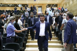 Καιρός: Ανεβαίνει η θερμοκρασία και υποχωρούν οι βροχές - Ανεμοι έως 7 μποφόρ