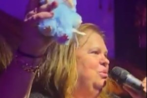 Έφη Θώδη: "Άι σαπέρ, δε χωράμε στο τρακτέρ"  - Το τραγούδι που έγινε viral  και ξεσήκωσε τα social media